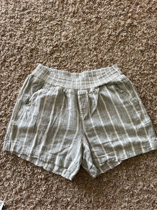Briggs New York Pants - Briggs New York Lightweight Striped High-Waist Shorts - Gray & White